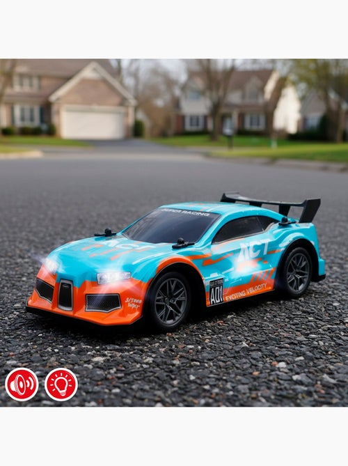 Carro telecomandado com luz e som 1:16 speed & go - Kiabi Carro telecomandado com luz e som 1:16 speed & go - Kiabi