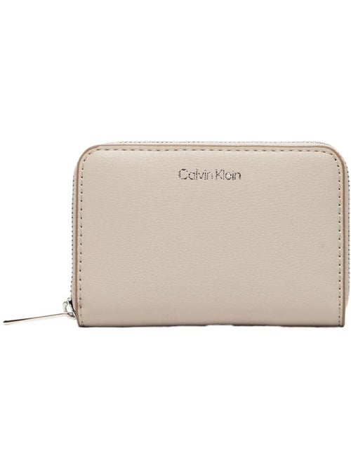 Carteira Feminina Bege Calvin Klein Jeans Foil - Kiabi Carteira Feminina Bege Calvin Klein Jeans Foil - Kiabi