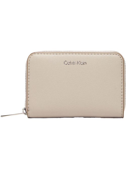 Carteira Feminina Bege Calvin Klein Jeans Foil - Kiabi Carteira Feminina Bege Calvin Klein Jeans Foil - Kiabi