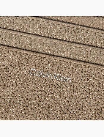 Carteira feminina taupe calvin klein jeans pebble