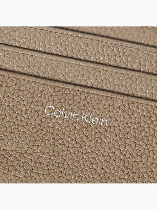 Carteira feminina taupe calvin klein jeans pebble - Kiabi