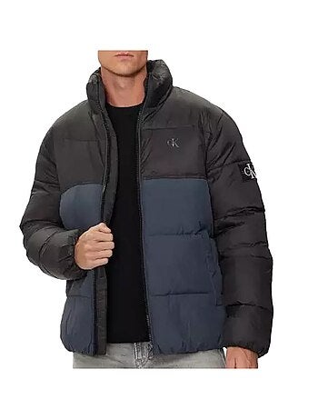 Casaco Acolchoado Calvin Klein Jeans Blocking para Homem Preto/Azul-Marinho
