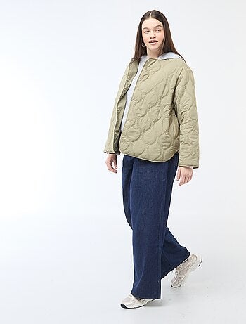 Casaco almofadado com capuz e plastrão interior em moletom removível