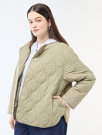 Casaco almofadado com capuz e plastrão interior em moletom removível