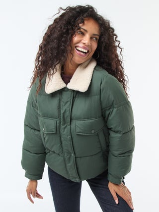 Casaco acolchoado com gola efeito ovelha