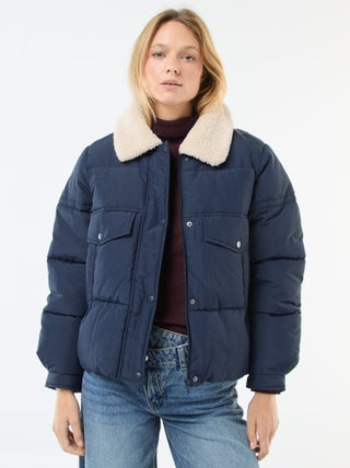 Casaco acolchoado com gola efeito shearling