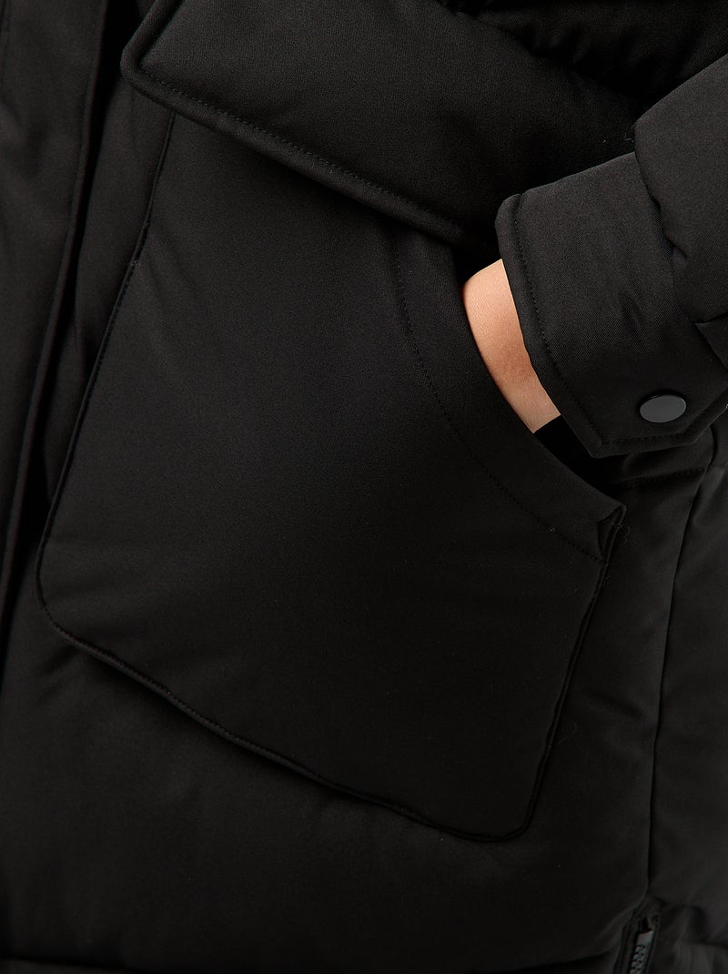 Casaco Acolchoado Comprido e Quente com Capuz Preto - Kiabi