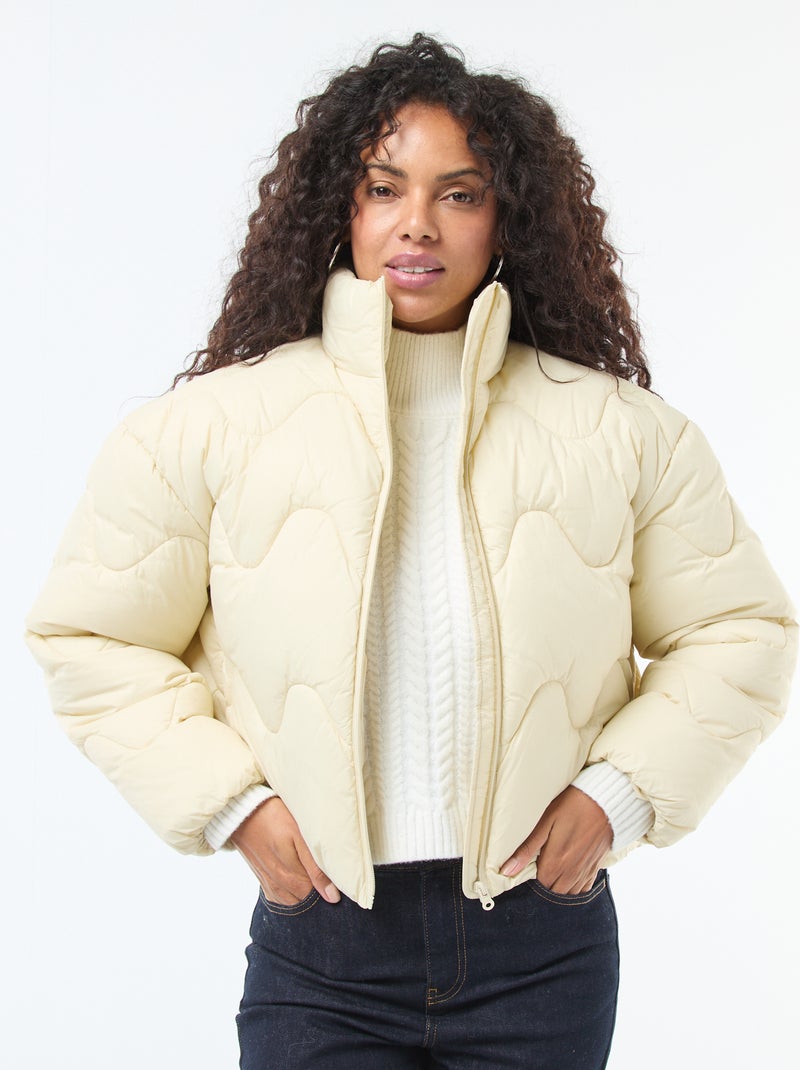 Casaco acolchoado curto com gola alta e bolsos forrados com polar Amarelo - Kiabi