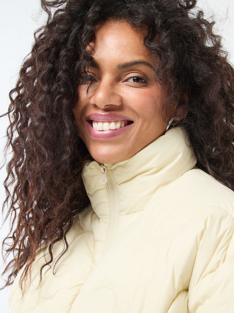 Casaco acolchoado curto com gola alta e bolsos forrados com polar Amarelo - Kiabi