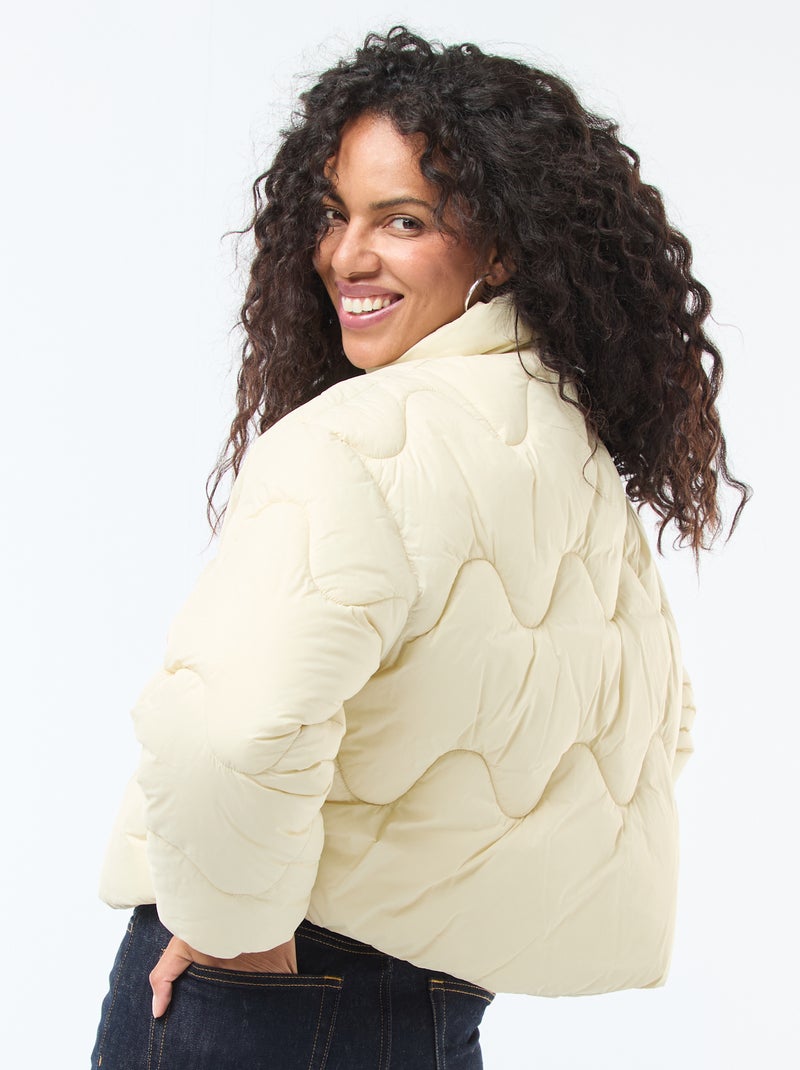 Casaco acolchoado curto com gola alta e bolsos forrados com polar Amarelo - Kiabi