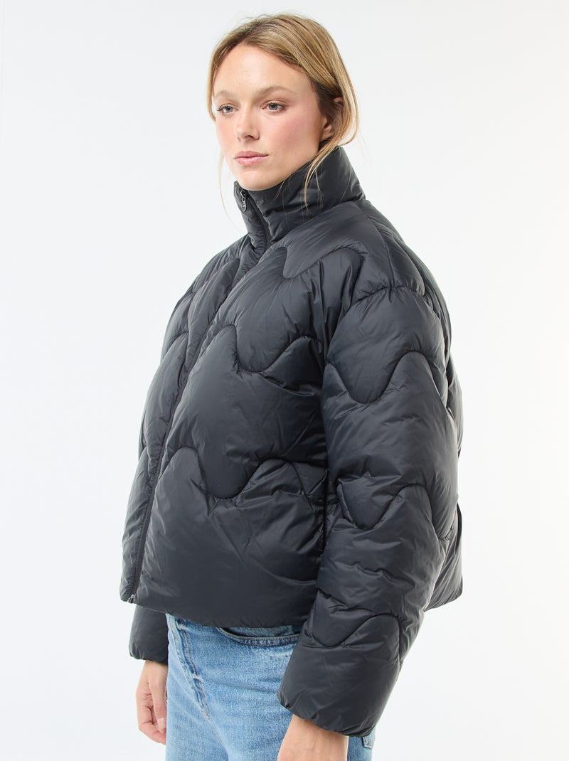 Casaco Acolchoado Curto com Gola Subida e Bolsos Forrados a Polar Preto - Kiabi