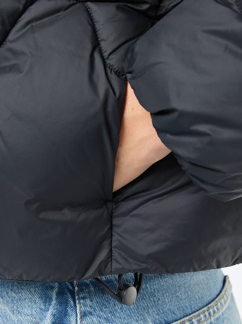 Casaco Acolchoado Curto com Gola Subida e Bolsos Forrados a Polar Preto - Kiabi