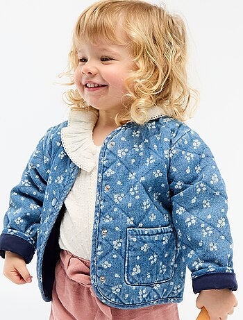 Casaco acolchoado em ganga com abertura de botões de pressão