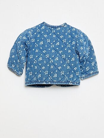 Casaco acolchoado em ganga com abertura de botões de pressão