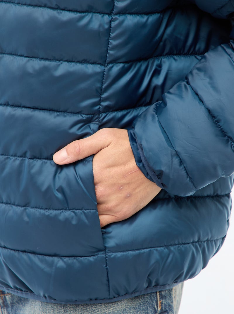 Casaco Acolchoado Leve com Capuz Azul - Kiabi