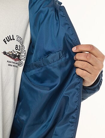 Casaco almofadado leve com capuz