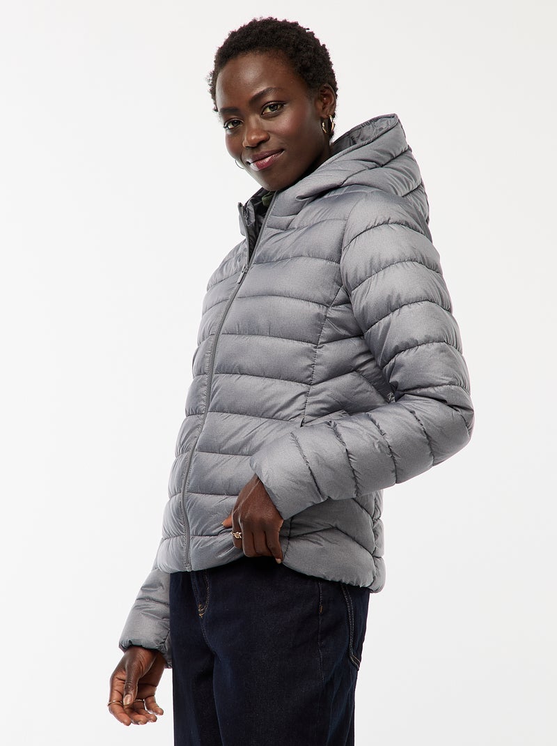Casaco Acolchoado Leve com Capuz Liso Cinza - Kiabi