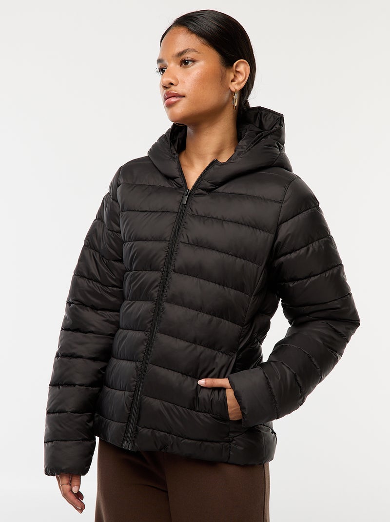 Casaco Acolchoado Leve com Capuz Liso Preto - Kiabi