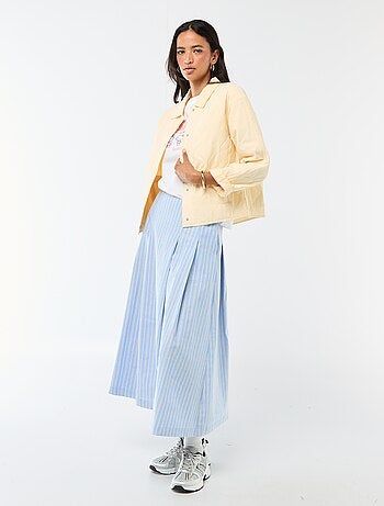 Casaco acolchoado liso com gola de camisa