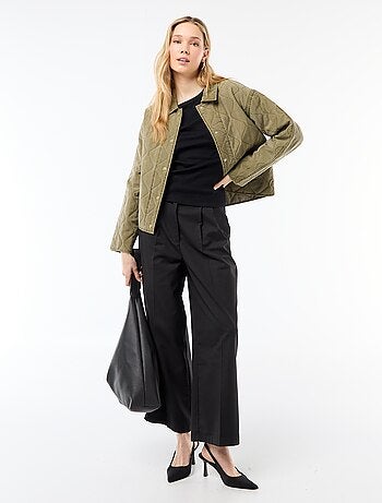 Casaco acolchoado liso com gola de camisa