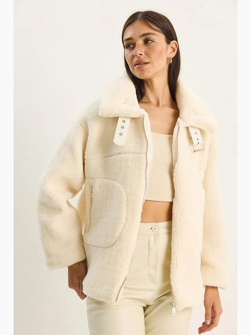 Casaco acolchoado oversize em malha felpuda com fecho de correr lucci Creme - Kiabi