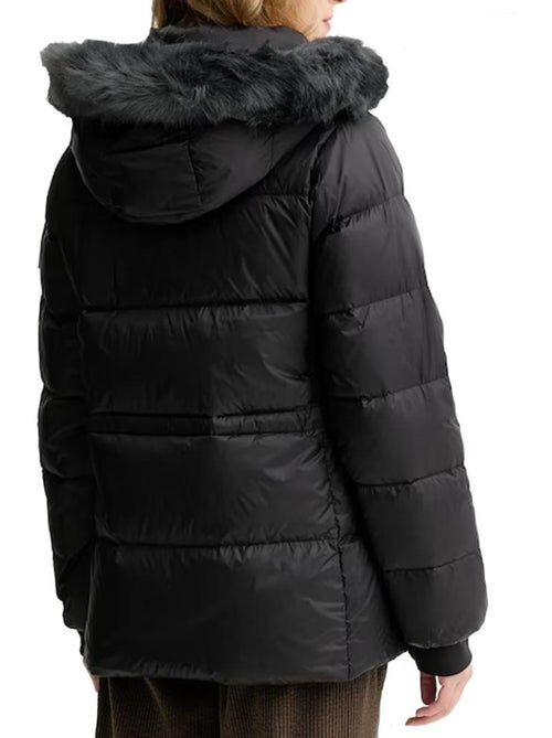 Casaco Acolchoado Preto Calvin Klein Jeans Mid Down para Mulher - Kiabi Casaco Acolchoado Preto Calvin Klein Jeans Mid Down para Mulher - Kiabi