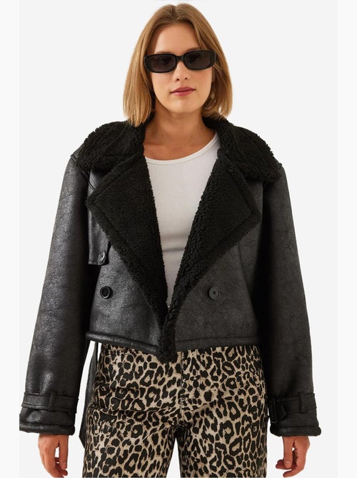 Casaco aller detail crop laminado lucci - Kiabi Casaco aller detail crop laminado lucci - Kiabi