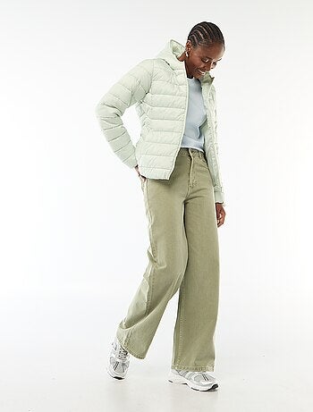 Casaco almofadado leve com capuz liso