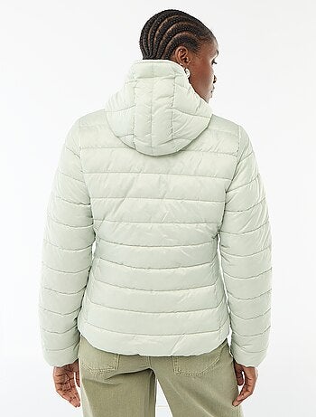 Casaco almofadado leve com capuz liso