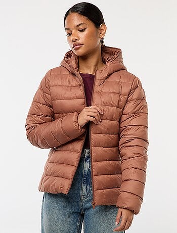 Casaco almofadado leve com capuz liso