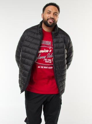 Casaco almofadado leve e liso com mangas compridas e gola alta