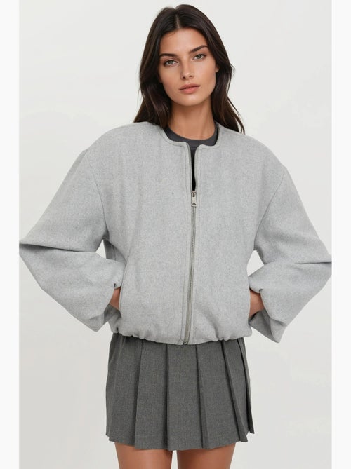 Casaco bomber oversized texturizado com fecho de correr integral hiccup - Kiabi Casaco bomber oversized texturizado com fecho de correr integral hiccup - Kiabi