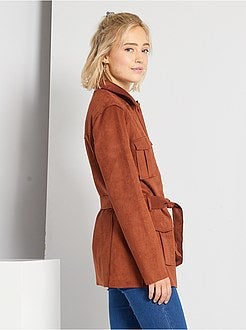 Casaco cintado em camurça sintética - Kiabi