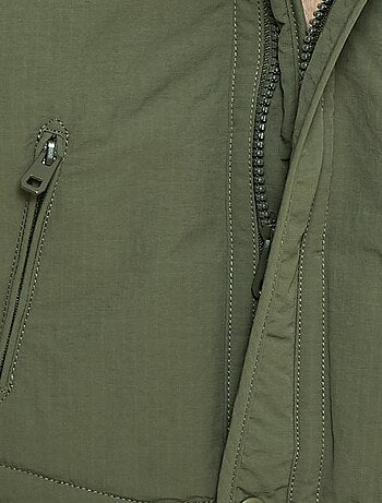 Casaco com capuz forrado a pelo sintético