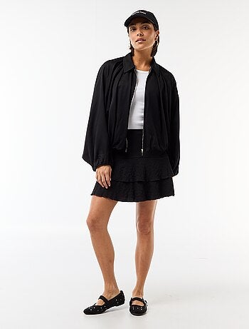 Casaco com fecho e mangas bufantes