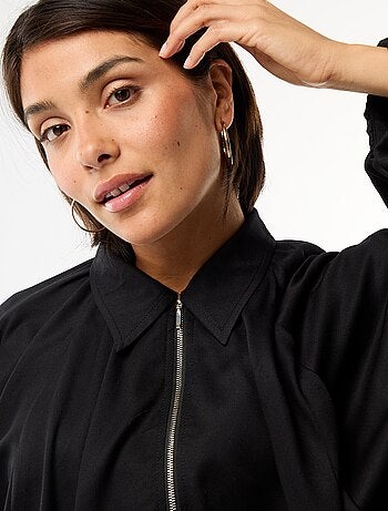 Casaco com fecho e mangas bufantes