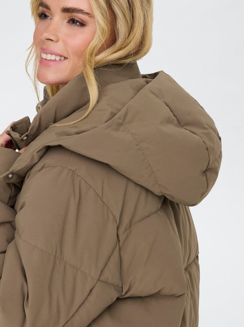 Casaco comprido acolchoado com capuz 'JDY' - Kiabi