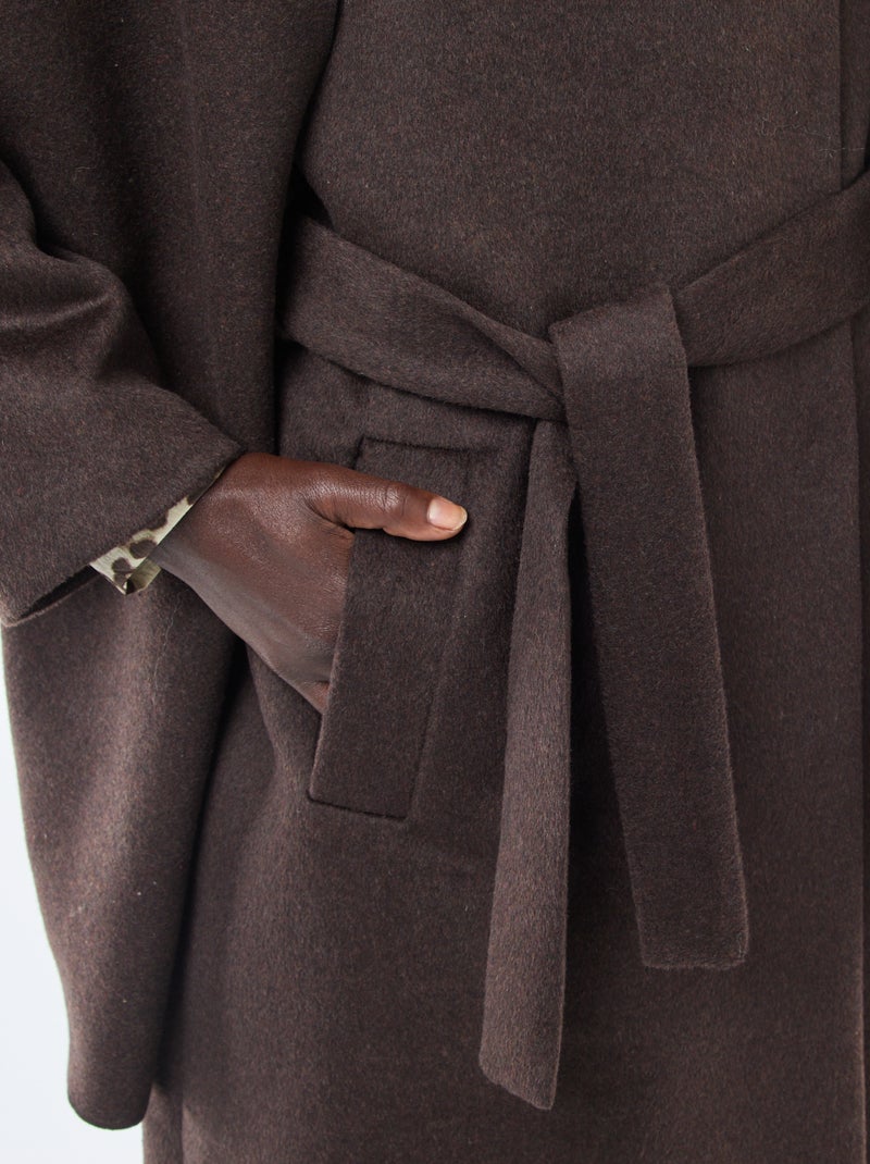 Casaco comprido estilo lã com gola redonda e cachecol cosido Castanho - Kiabi