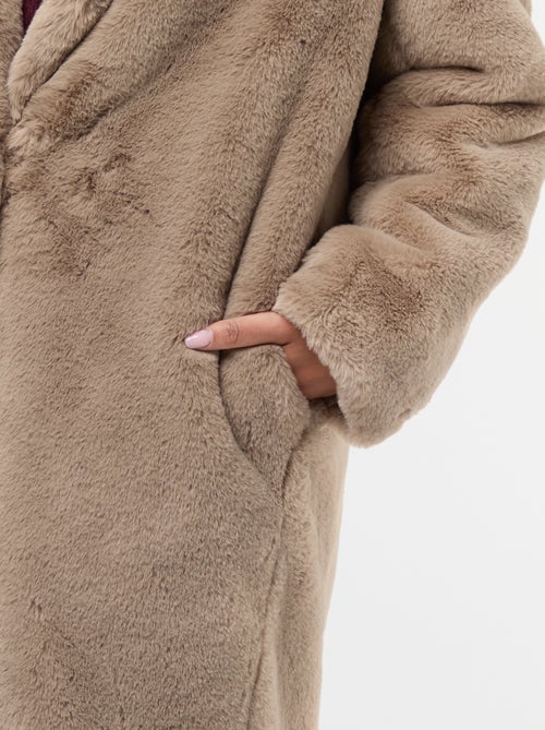 Casaco comprido imitação de pele - Kiabi