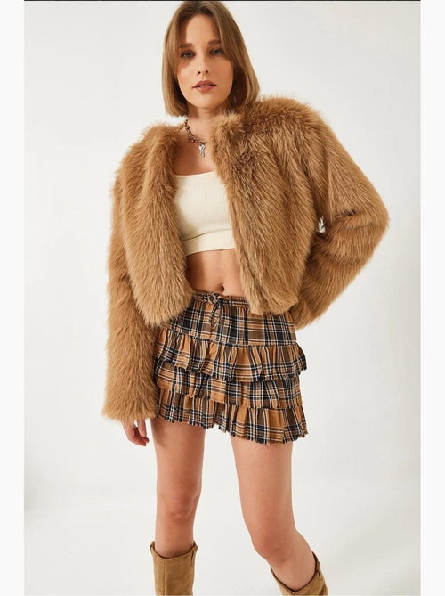 Casaco crop boxy em pelo sintético lucci - Kiabi Casaco crop boxy em pelo sintético lucci - Kiabi