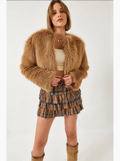 Casaco crop boxy em pelo sintético lucci - Kiabi Casaco crop boxy em pelo sintético lucci - Kiabi