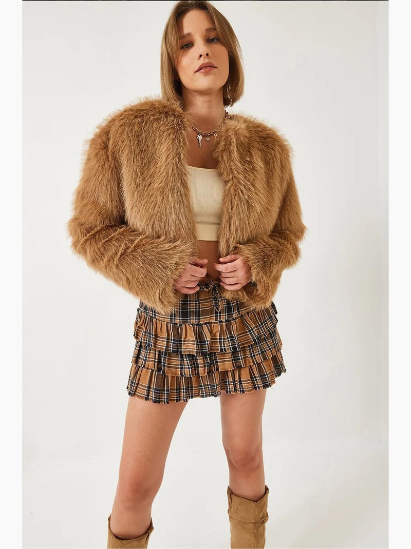 Casaco crop boxy em pelo sintético lucci Camelo - Kiabi