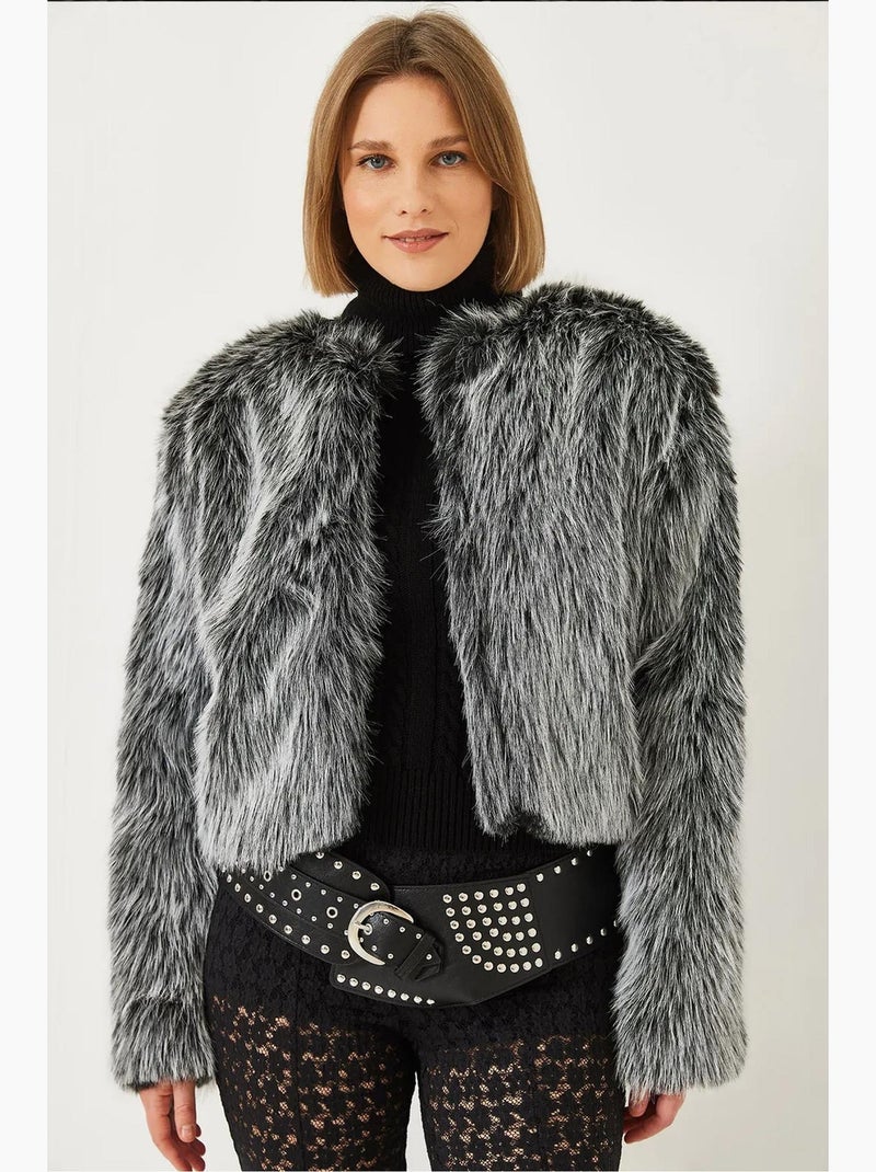 Casaco crop boxy em pelo sintético lucci Preto Branco - Kiabi