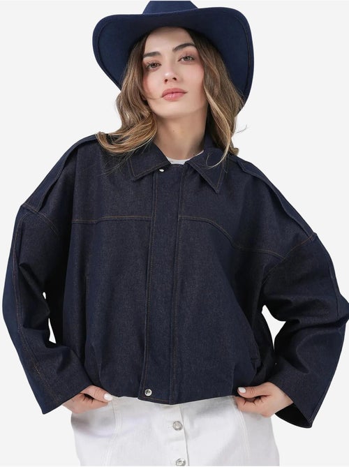 Casaco crop oversized com fecho de correr e bolso bdart - Kiabi Casaco crop oversized com fecho de correr e bolso bdart - Kiabi