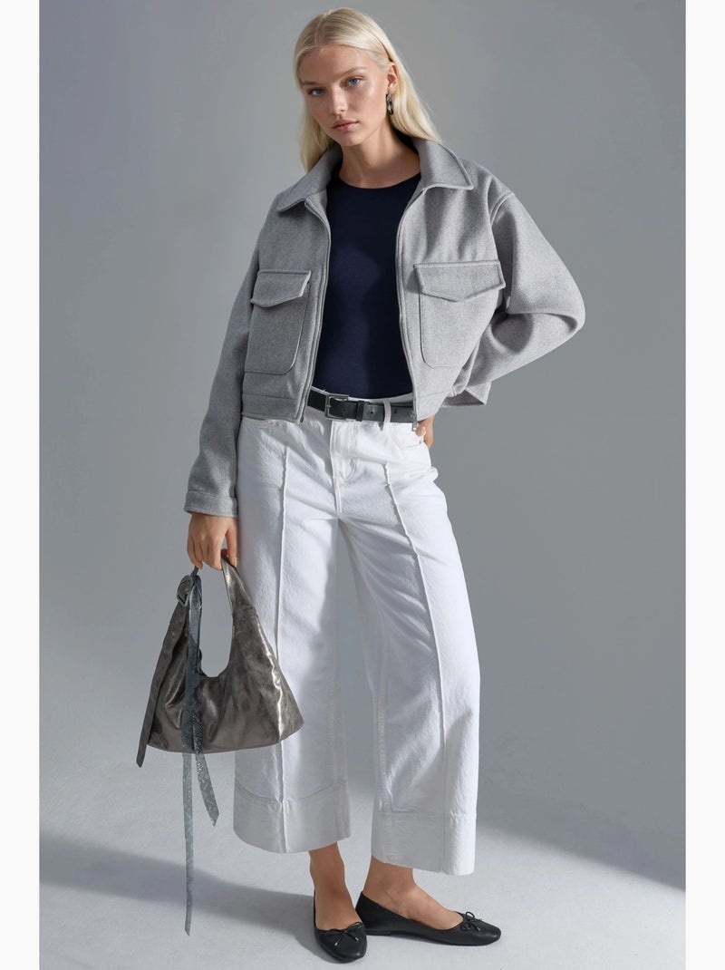 Casaco cropped de gabardine com fecho de correr e bolso busem Cinza - Kiabi