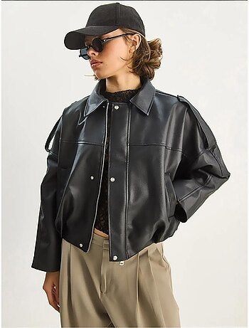 Casaco cropped oversized em pele sintética com fecho de correr lucci