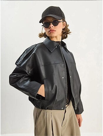 Casaco cropped oversized em pele sintética com fecho de correr lucci