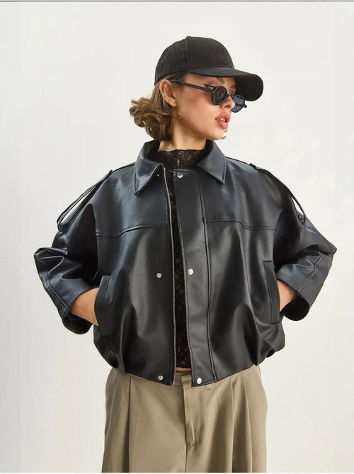 Casaco cropped oversized em pele sintética com fecho de correr lucci - Kiabi