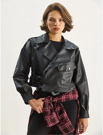 Casaco cropped oversized em pele sintética lucci