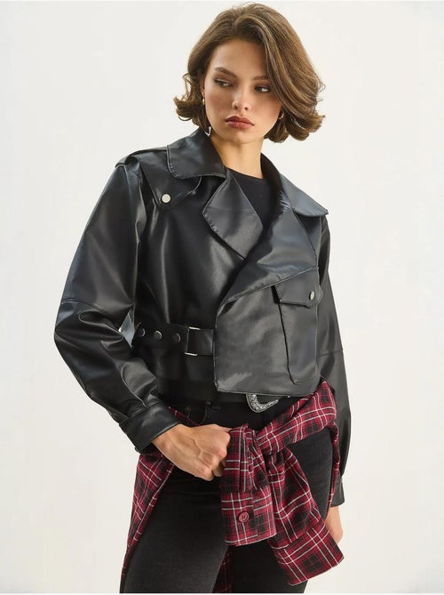 Casaco cropped oversized em pele sintética lucci - Kiabi